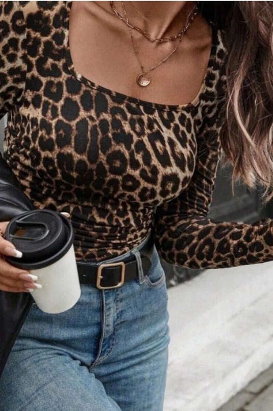 Kare Yaka Leopar Desen Sandy Kumaş Bluz