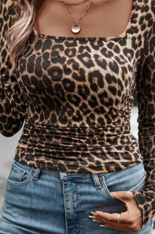 Kare Yaka Leopar Desen Sandy Kumaş Bluz